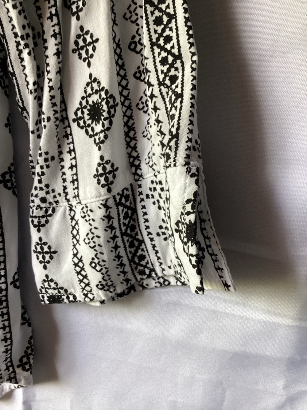 Black & White Printed V-Neck Tunic Top - Picture 3 of 10